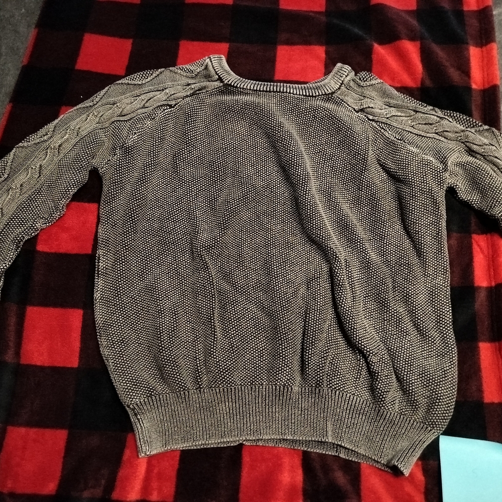 Stylish Gray Sweater with Cable Knit Sleeves